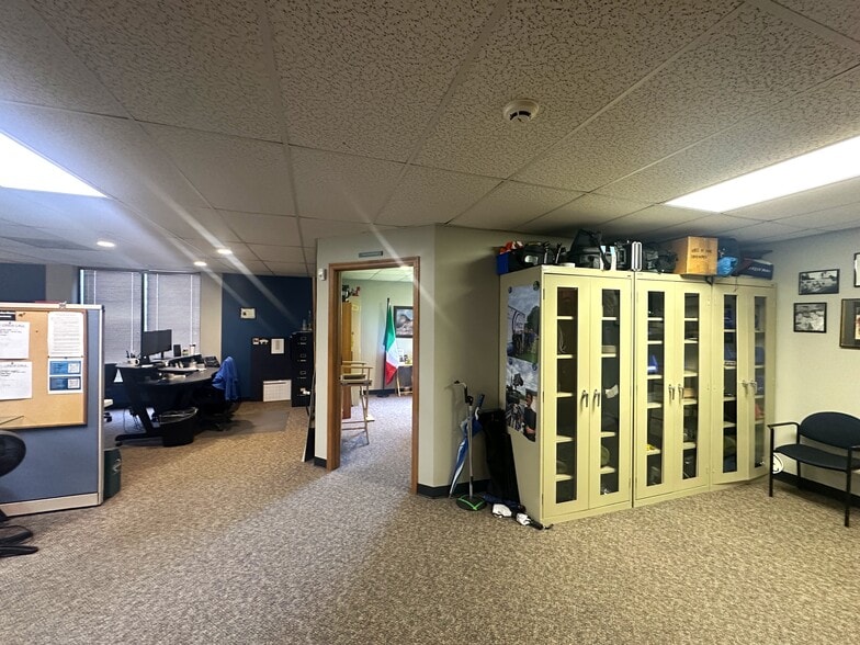 More Photos Of 1195 E Alex-Bell Rd, Centerville Office For Sale