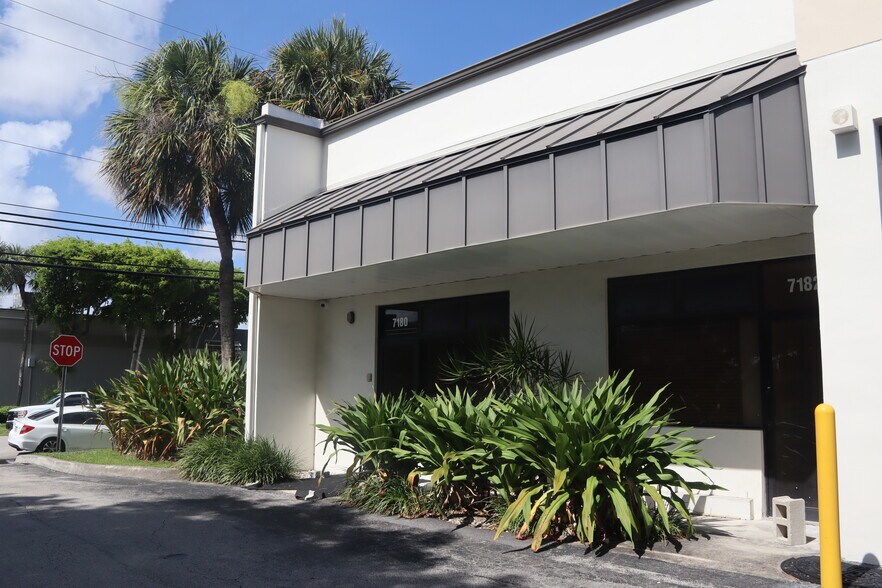 More Photos Of 7180-7194 SW 47th St, Miami Service For Sale