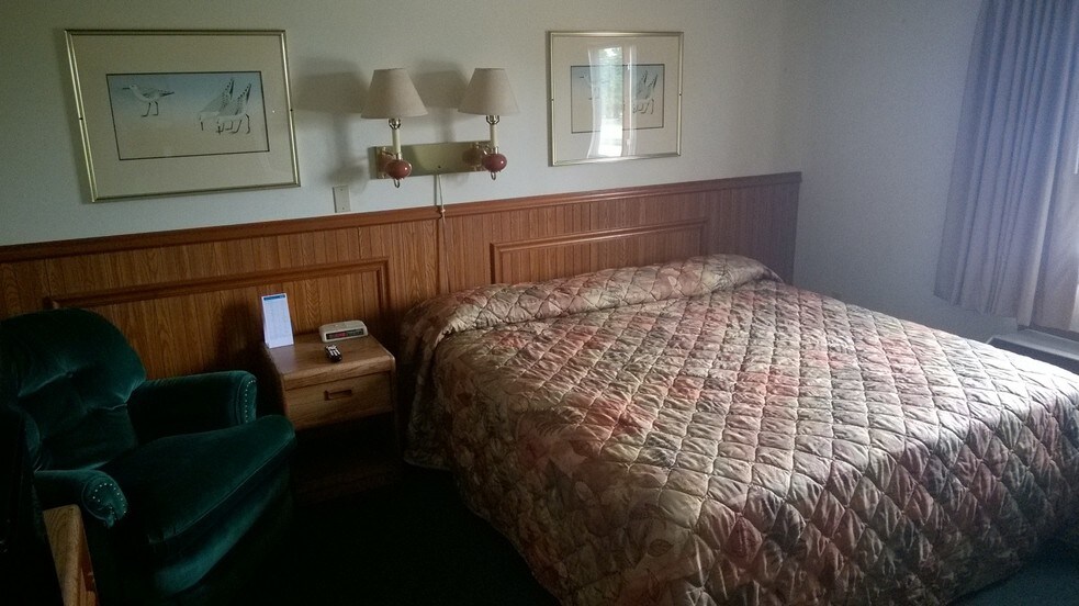 More Photos Of 625 Dodge St, Mineral Point Hotel For Sale