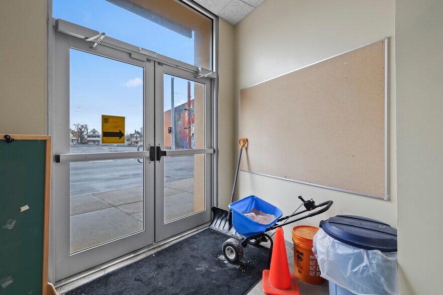 More Photos Of 1631 Main St, Niagara Falls Industrial For Sale