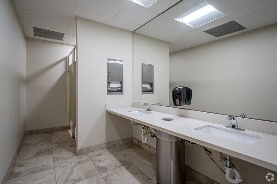 More Photos Of 4151 Southwest Fwy, Houston Office For Lease