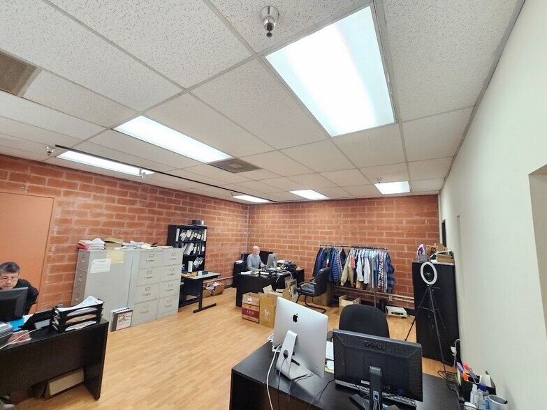 More Photos Of 1125 E 14th St, Los Angeles Warehouse For Sale