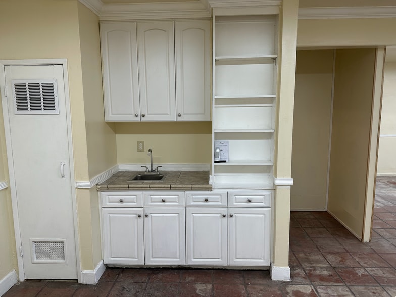 More Photos Of 13173 Van Nuys Blvd, Pacoima Storefront Retail Office For Sale