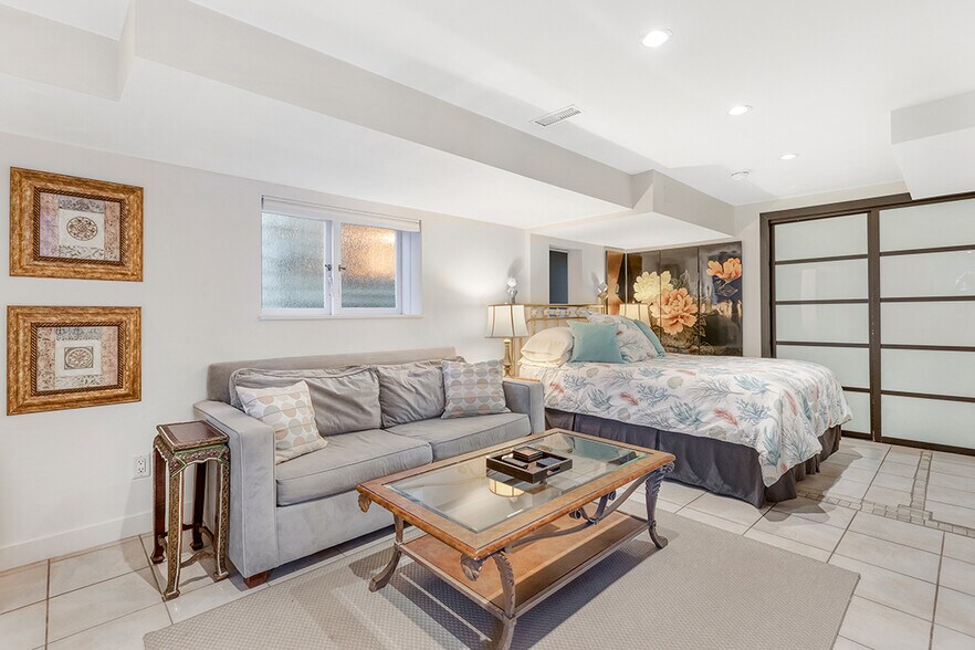 More Photos Of 2814 3rd Av W, Vancouver Hospitality For Sale