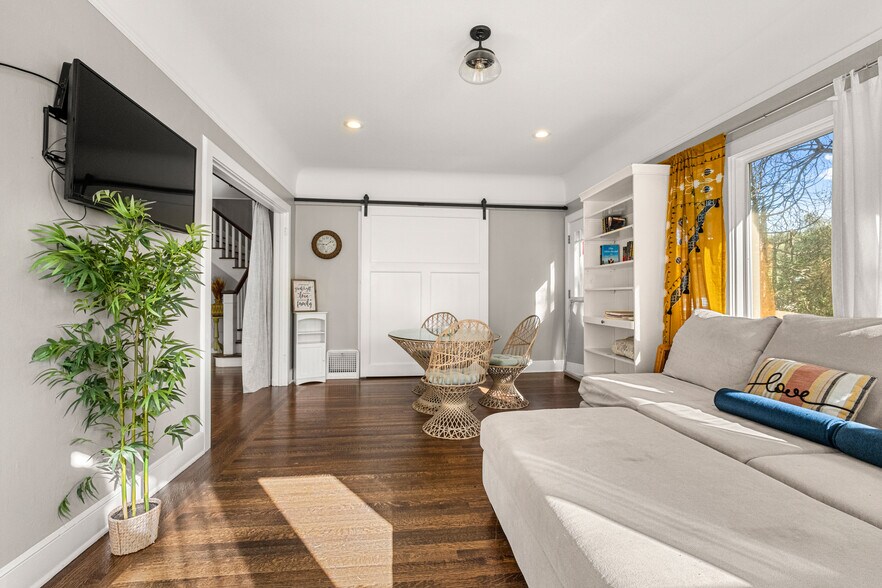 More Photos Of 320 Taylor Rd, Newcastle Specialty For Sale