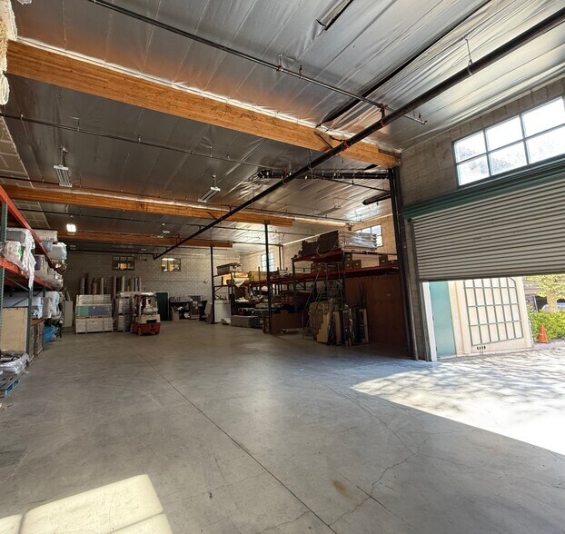 More Photos Of 28350 Roadside Dr, Agoura Hills Storefront For Lease