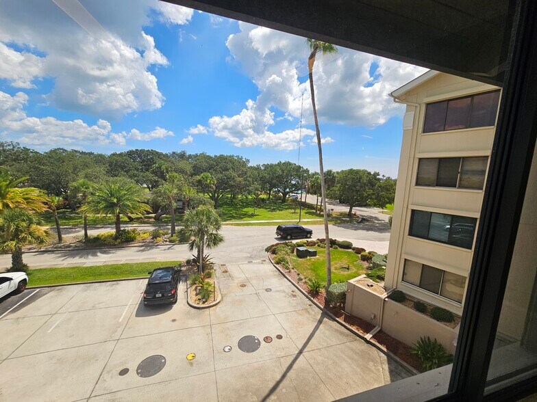 More Photos Of 2210 S Front St, Melbourne Office For Lease