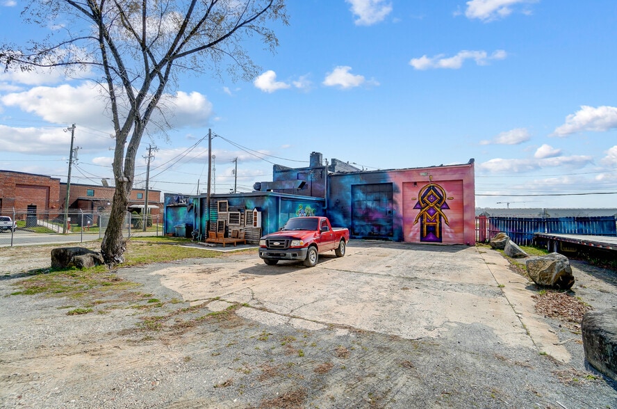 More Photos Of 1725 N Tryon St N, Charlotte Freestanding For Sale