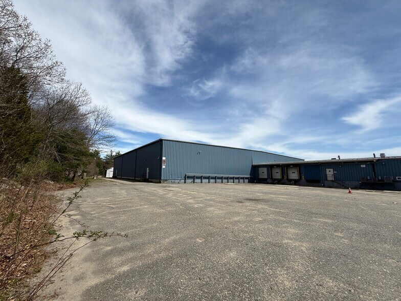 More Photos Of 111 Braley Rd, East Freetown Warehouse For Lease