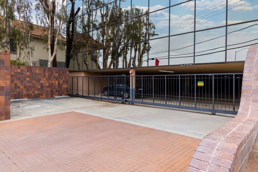 More Photos Of 2023 W Vista Way, Vista Medical For Lease