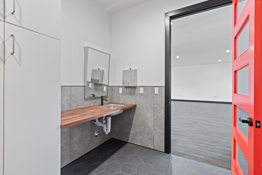 More Photos Of 5713 Marconi Ave, Carmichael Office For Lease