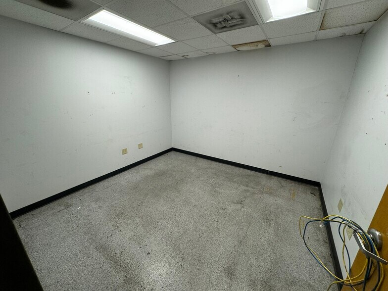 More Photos Of 700 NE Arch St, Atlanta Truck Terminal For Sale