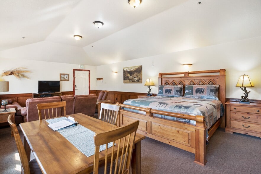 More Photos Of 777 E Highway 24, Woodland Park Hotel For Sale