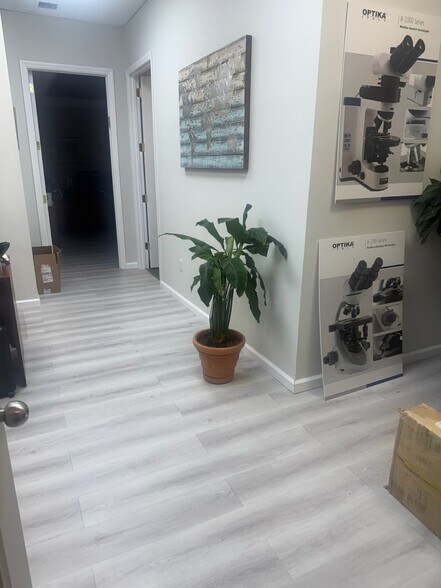 More Photos Of 166 E Jericho Tpke, Mineola Office For Lease