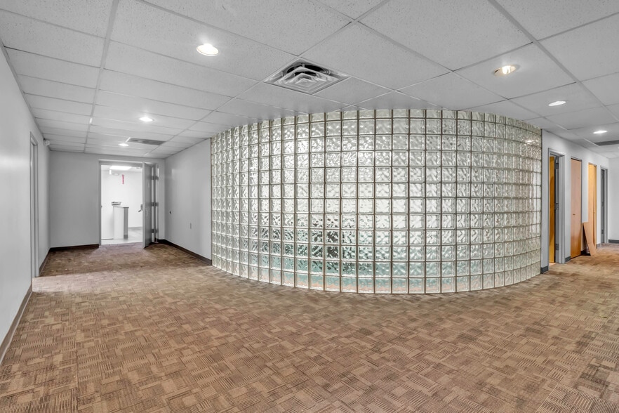 More Photos Of 7290 Nash Rd, North Tonawanda Showroom For Sale