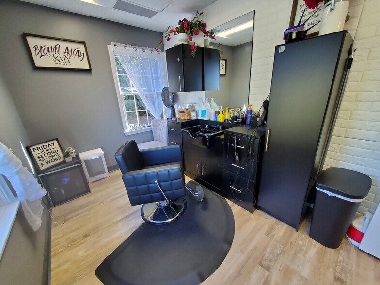 More Photos Of 7577 Alexandria Pike, Alexandria General Retail For Lease