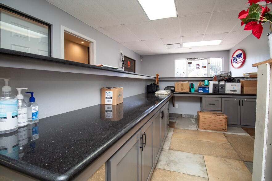 More Photos Of 1401 Guatemozin St, Laredo Warehouse For Sale