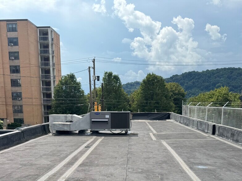 More Photos Of 518 Main St, Wheeling Showroom For Sale