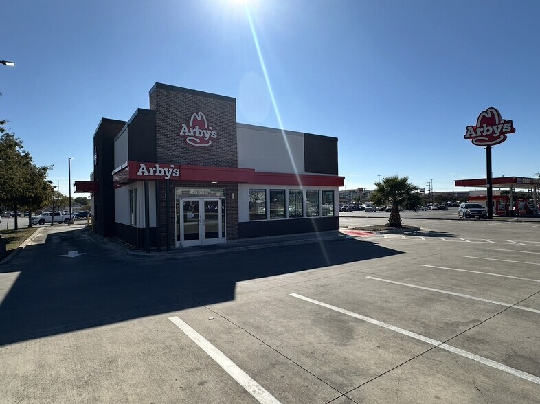 More Photos Of 6588 FM 78, San Antonio Fast Food For Lease