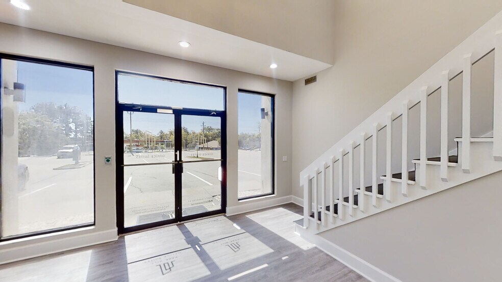 More Photos Of 2920 Edgewood Cir, Columbus Office For Lease