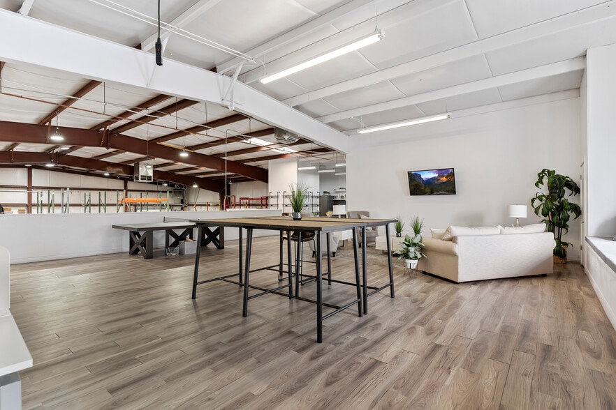 More Photos Of 3041 Pennsylvania Ave, Ogden Showroom For Sale