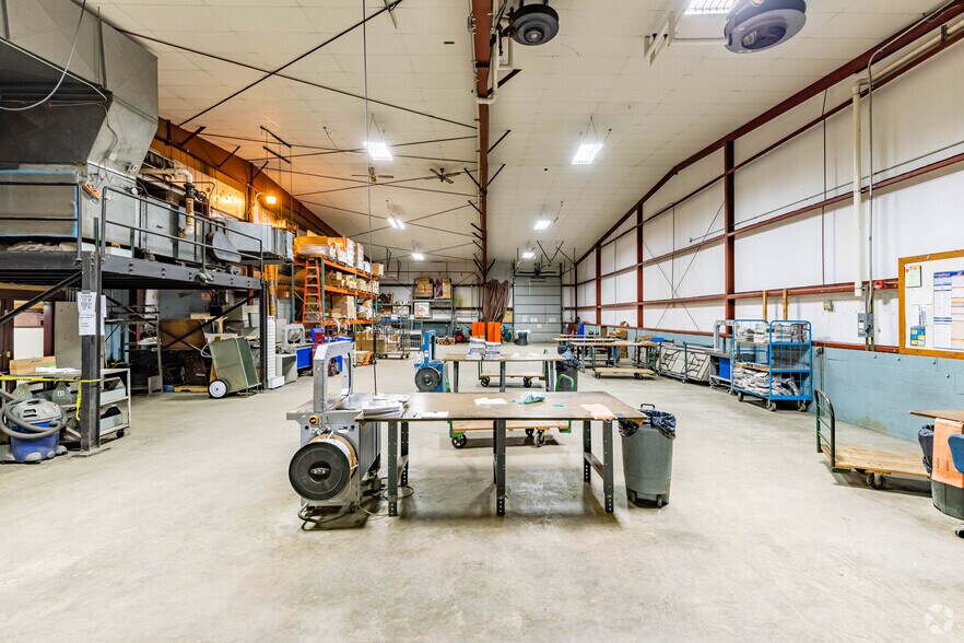 More Photos Of 334 W Main St, Somerset Flex For Lease