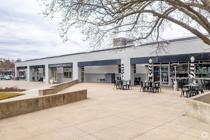 More Photos Of 7171 W 95th St, Overland Park Unknown For Lease