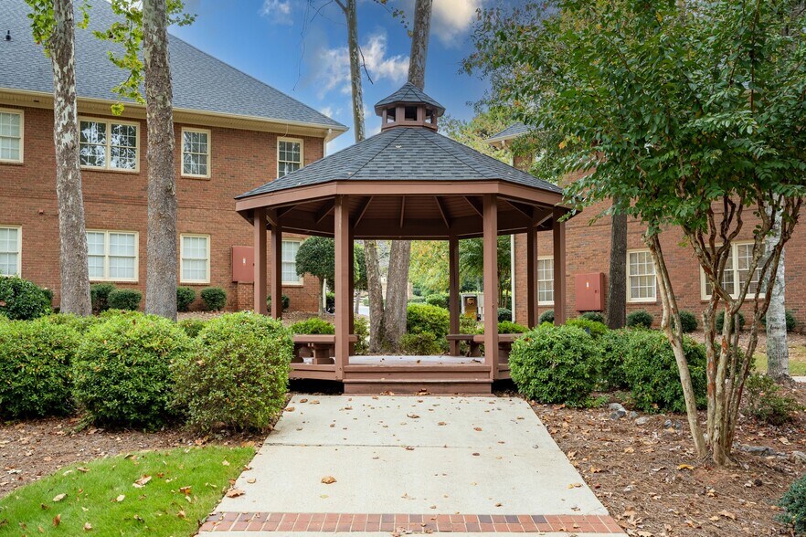 More Photos Of 295 W Crossville Rd, Roswell Office For Lease