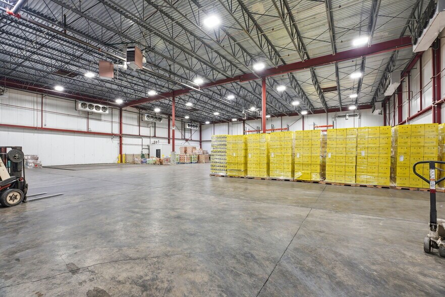 More Photos Of 8201 NE Hickory St, Minneapolis Truck Terminal For Sale
