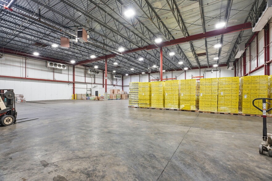 More Photos Of 8201 NE Hickory St, Minneapolis Truck Terminal For Sale