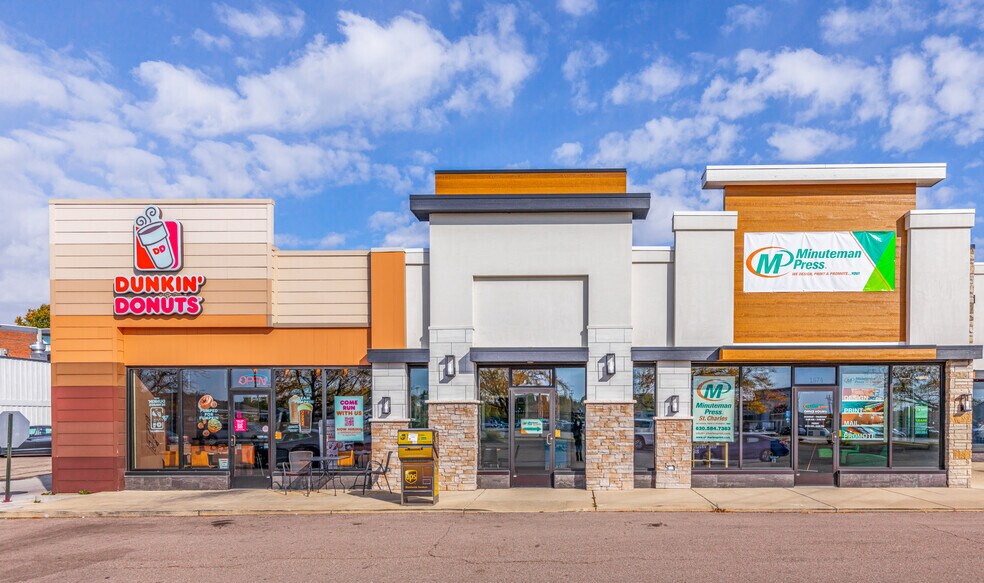 More Photos Of 1534-1590 E Main St, St Charles General Retail For Lease