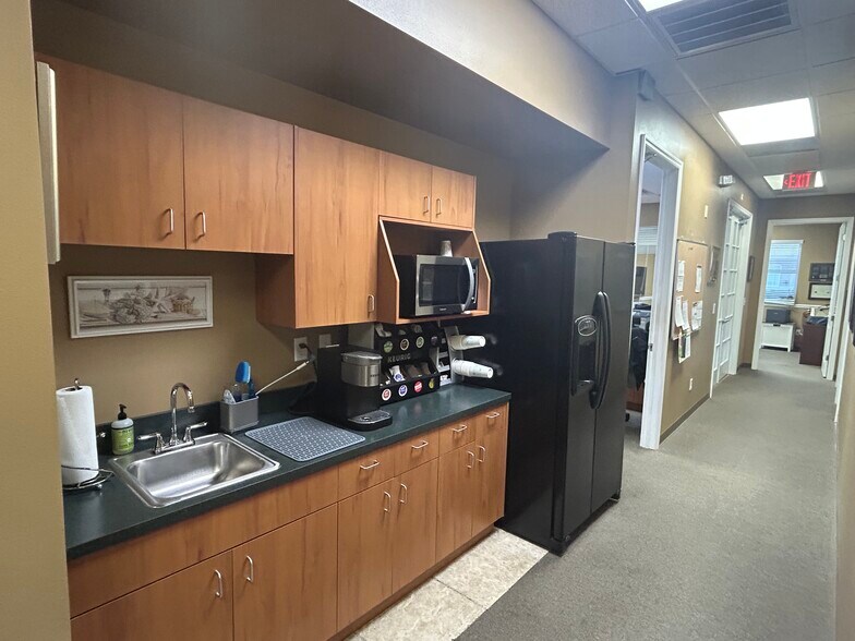 More Photos Of 180 Pine Ave N, Oldsmar Office For Lease