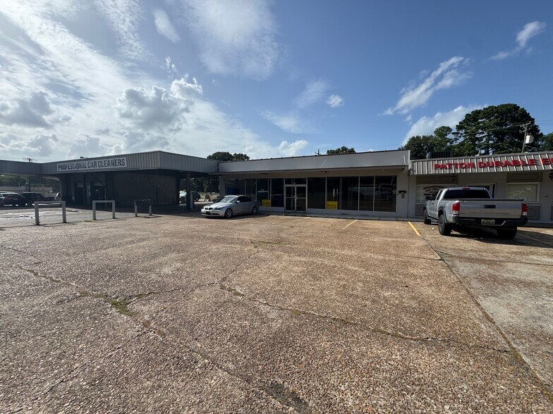 More Photos Of 303 Clinton Blvd, Clinton Storefront For Sale