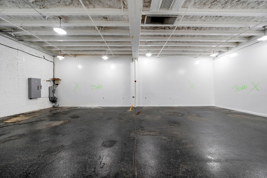 More Photos Of 2585 NW 21st Ter, Miami Warehouse For Lease