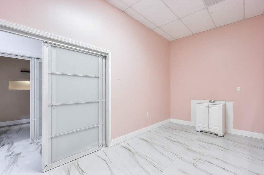 More Photos Of 5725 State Bridge Rd, Johns Creek Freestanding For Lease