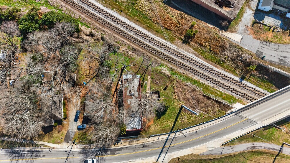 More Photos Of 304 S Cherokee Rd, Social Circle Flex For Sale