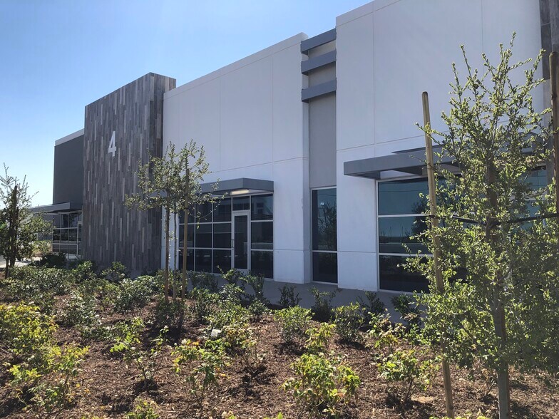 More Photos Of 4 Latitude Way, Corona Warehouse For Lease