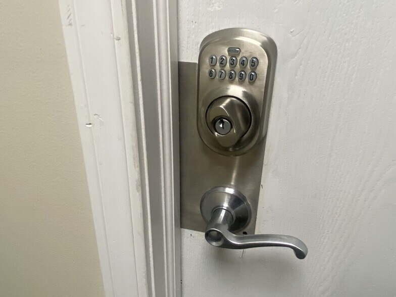 More Photos Of 1 Proactive Dr, New Florence Hotel For Sale