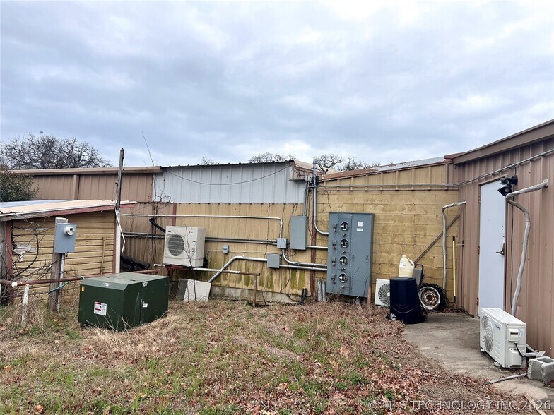 More Photos Of 5268 S Highway 377, Kingston Bar For Sale
