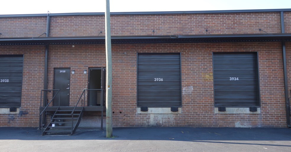 More Photos Of 3902-3916 Shirley Dr SW, Atlanta Unknown For Lease