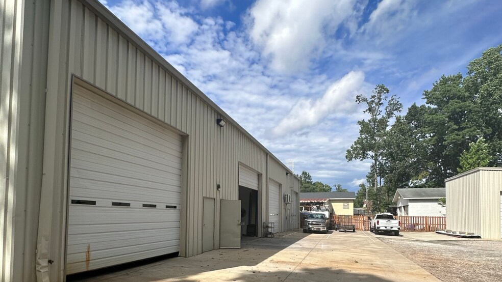 More Photos Of 809 Mt Vernon Rd, Raleigh Showroom For Lease