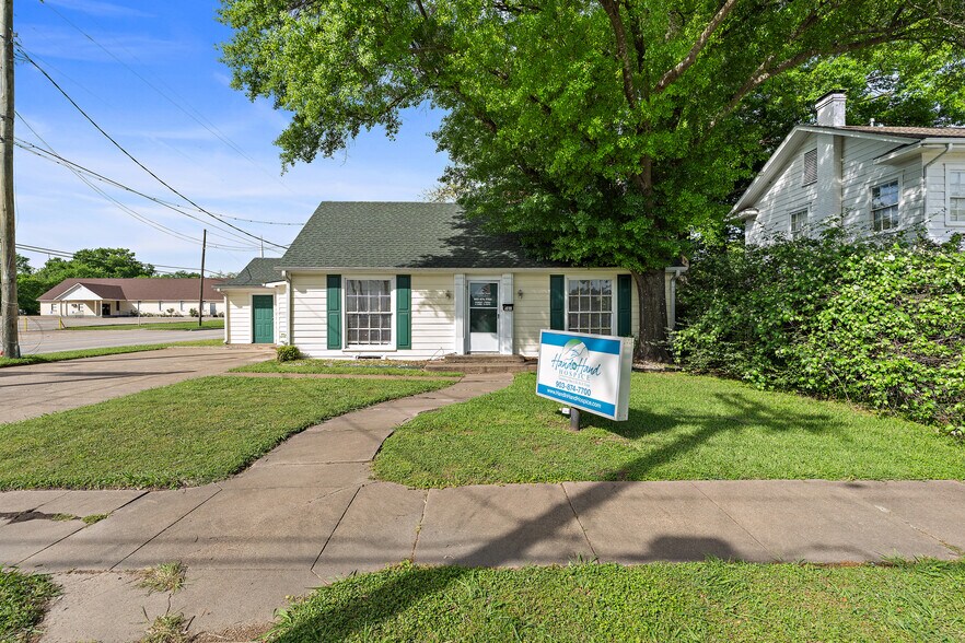 Primary Photo Of 208 S 31st St, Corsicana Flex For Sale