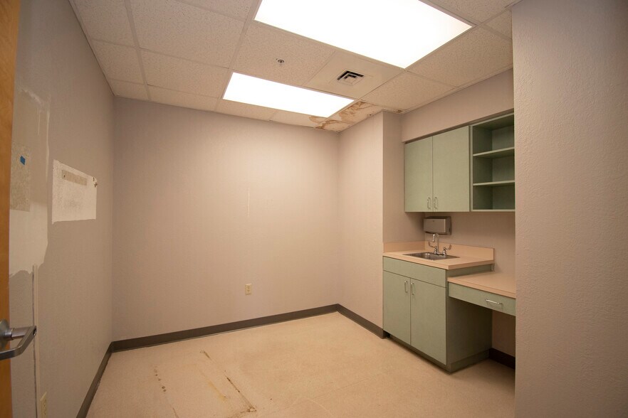 More Photos Of 2525 Harbor Blvd, Port Charlotte Medical For Lease