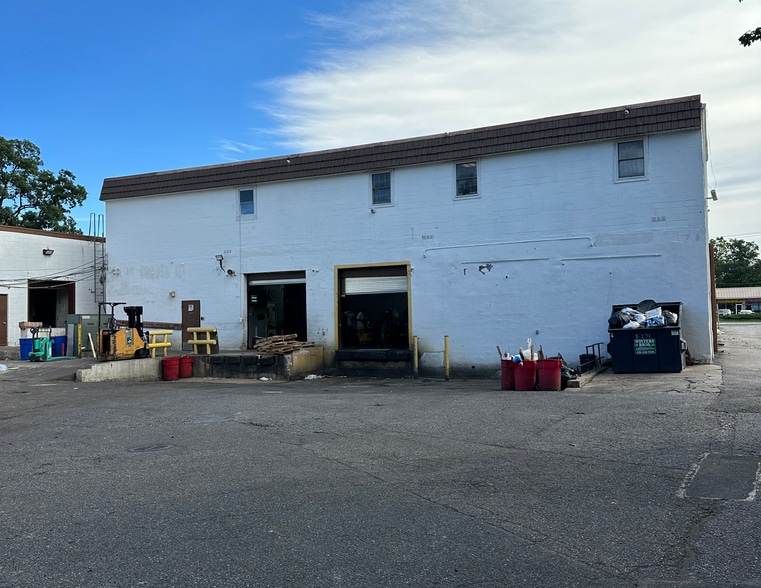 More Photos Of 422-426 Great East Neck Rd, West Babylon Warehouse For Sale