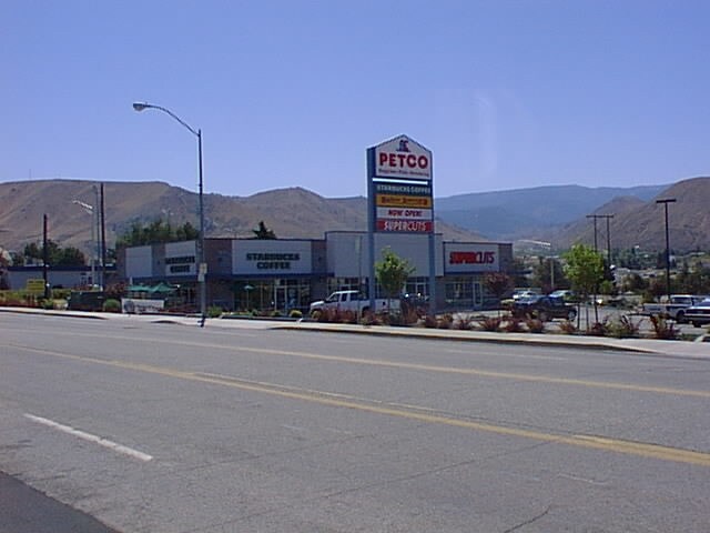 More Photos Of 500 Valley Mall Dr, Wenatchee General Retail For Lease