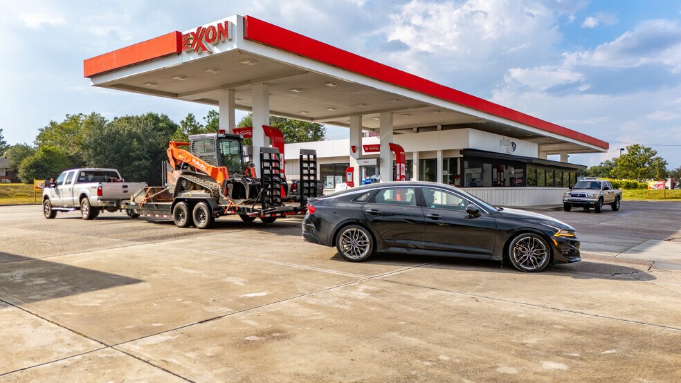 More Photos Of 519 Main St N, New Ellenton Service Station For Sale