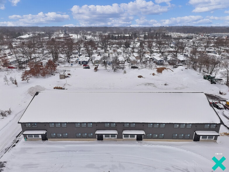 More Photos Of 923 Barnum SW st, Wyoming Flex For Lease