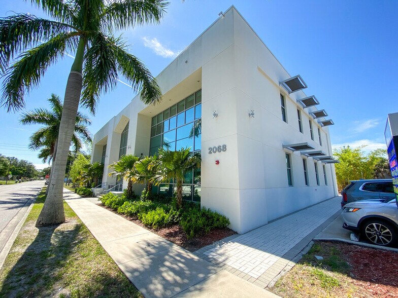 More Photos Of 2068 Hawthorne St, Sarasota Medical For Lease