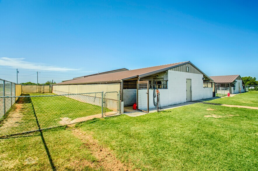 More Photos Of 39812 Hazel Dell Rd, Shawnee Veterinarian Kennel For Sale
