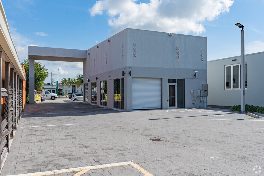 More Photos Of 1544 E Commercial Blvd, Oakland Park Freestanding For Lease